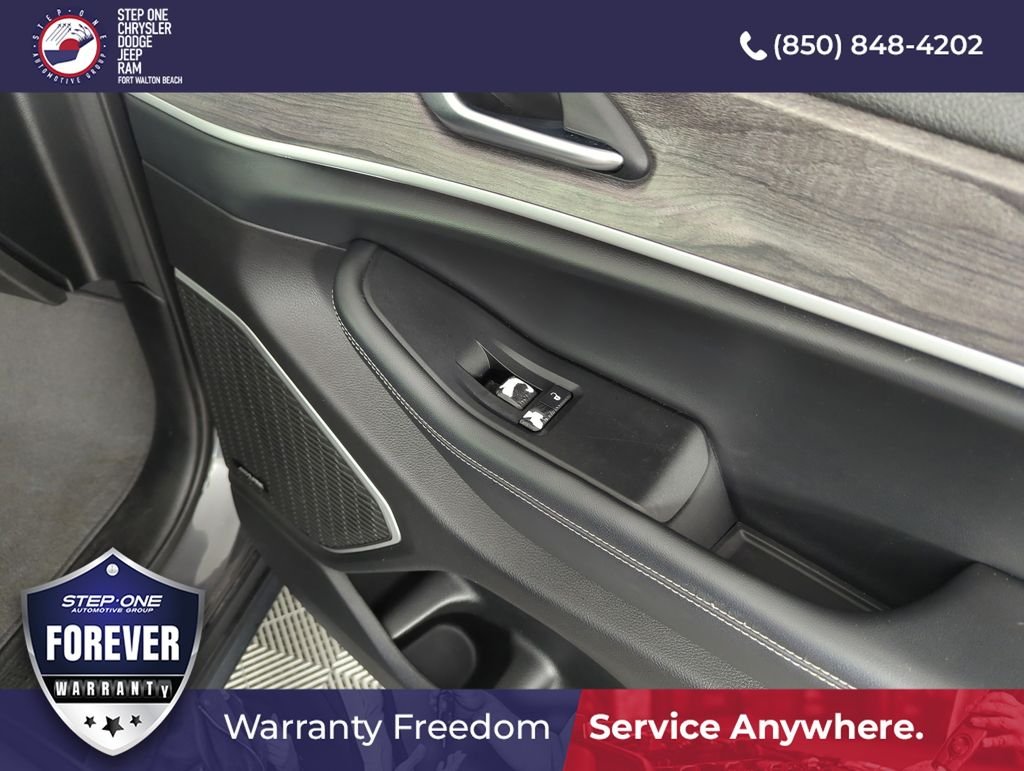 Used 2022 Gray Jeep Limited image 35