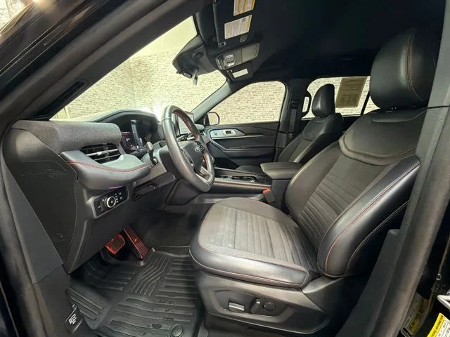 Used 2025 Agate Black Metallic Ford ST-Line image 22