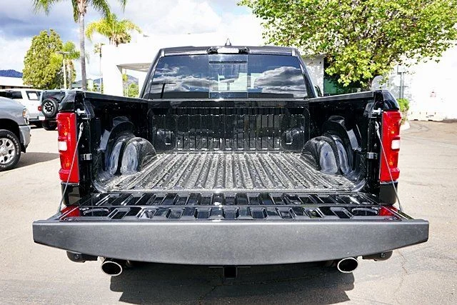 New 2026 Diamond Black Crystal Pearl-Coat Exterior Paint RAM Laramie image 18