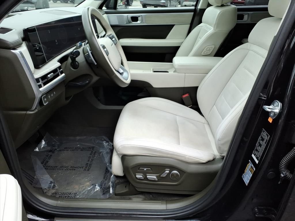 Used 2024 Black Hyundai Calligraphy image 4