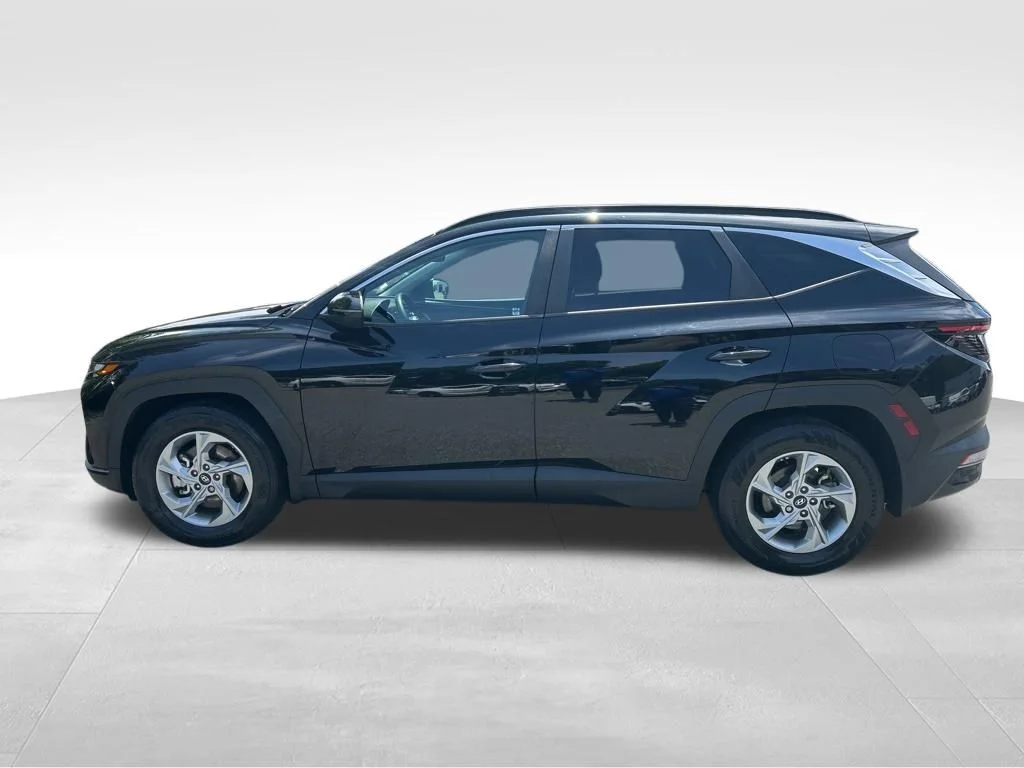 Used 2022 Black Hyundai SEL image 2