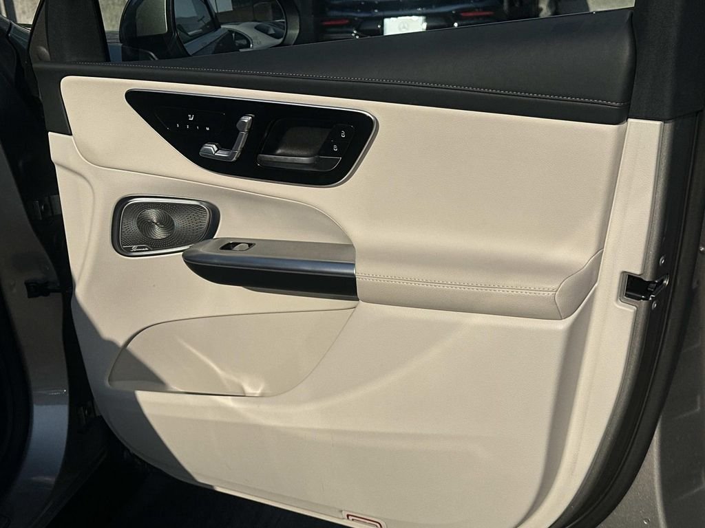 Certified Used 2023  Mercedes-Benz GLC 300 image 10