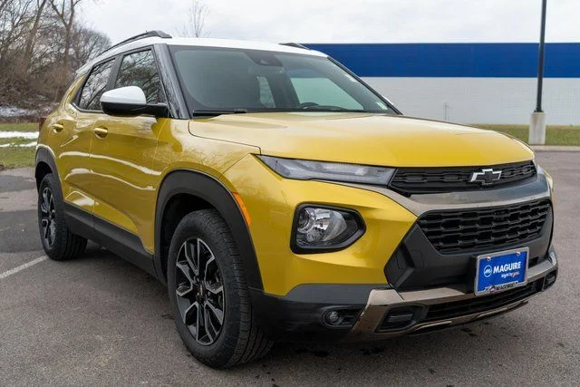 Used 2023 Yellow Chevrolet ACTIV image 4