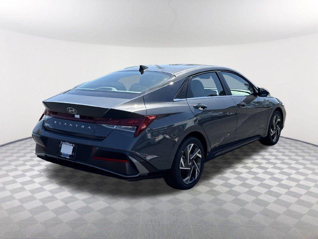 New 2025 Gray Hyundai SEL Convenience image 5