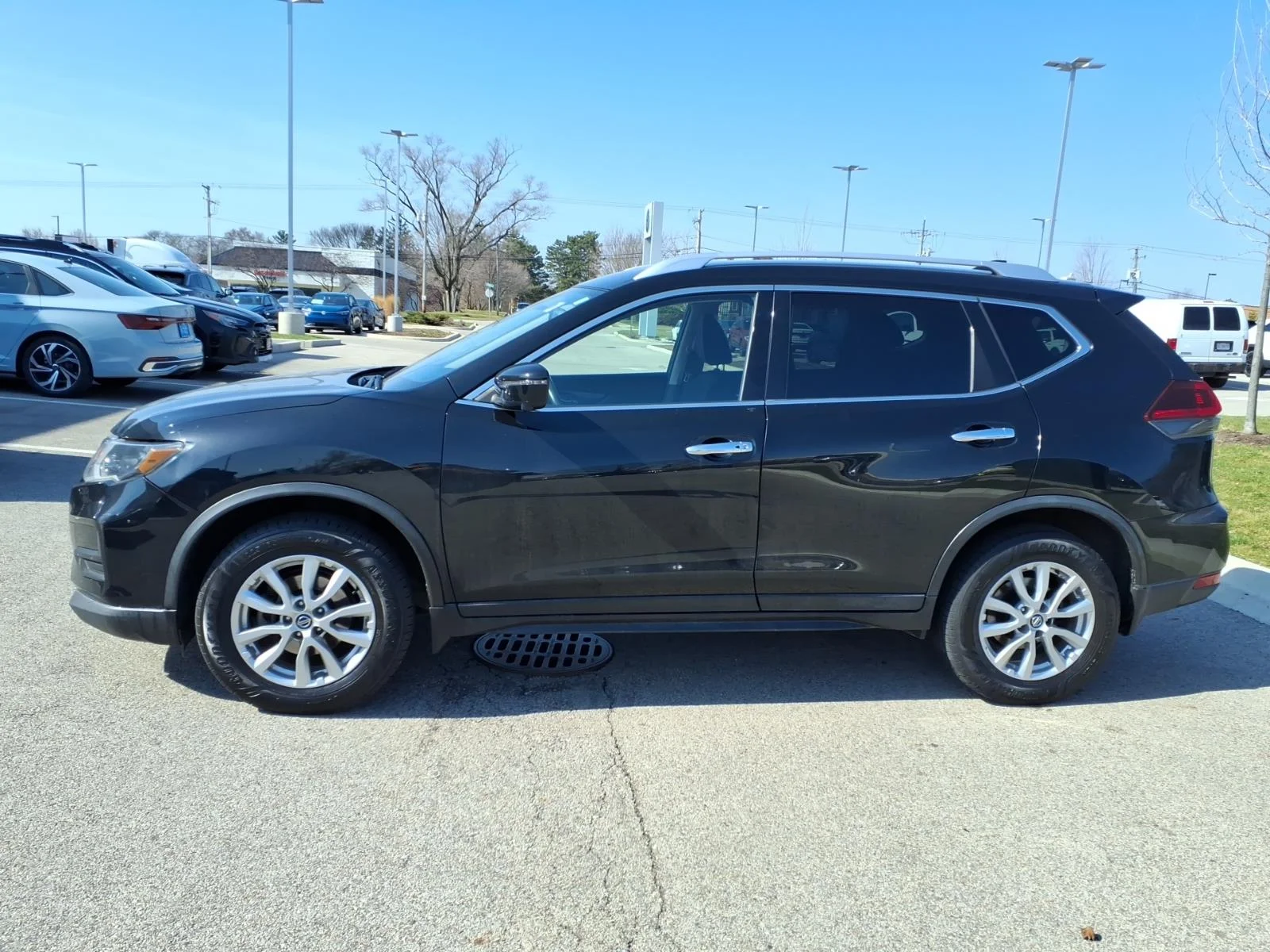 Used 2018 Black Nissan AWD SV image 4