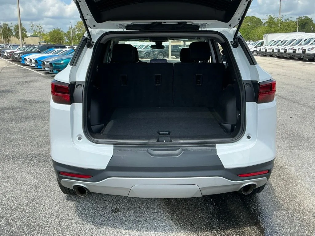 Used 2025 White Chevrolet LT image 15
