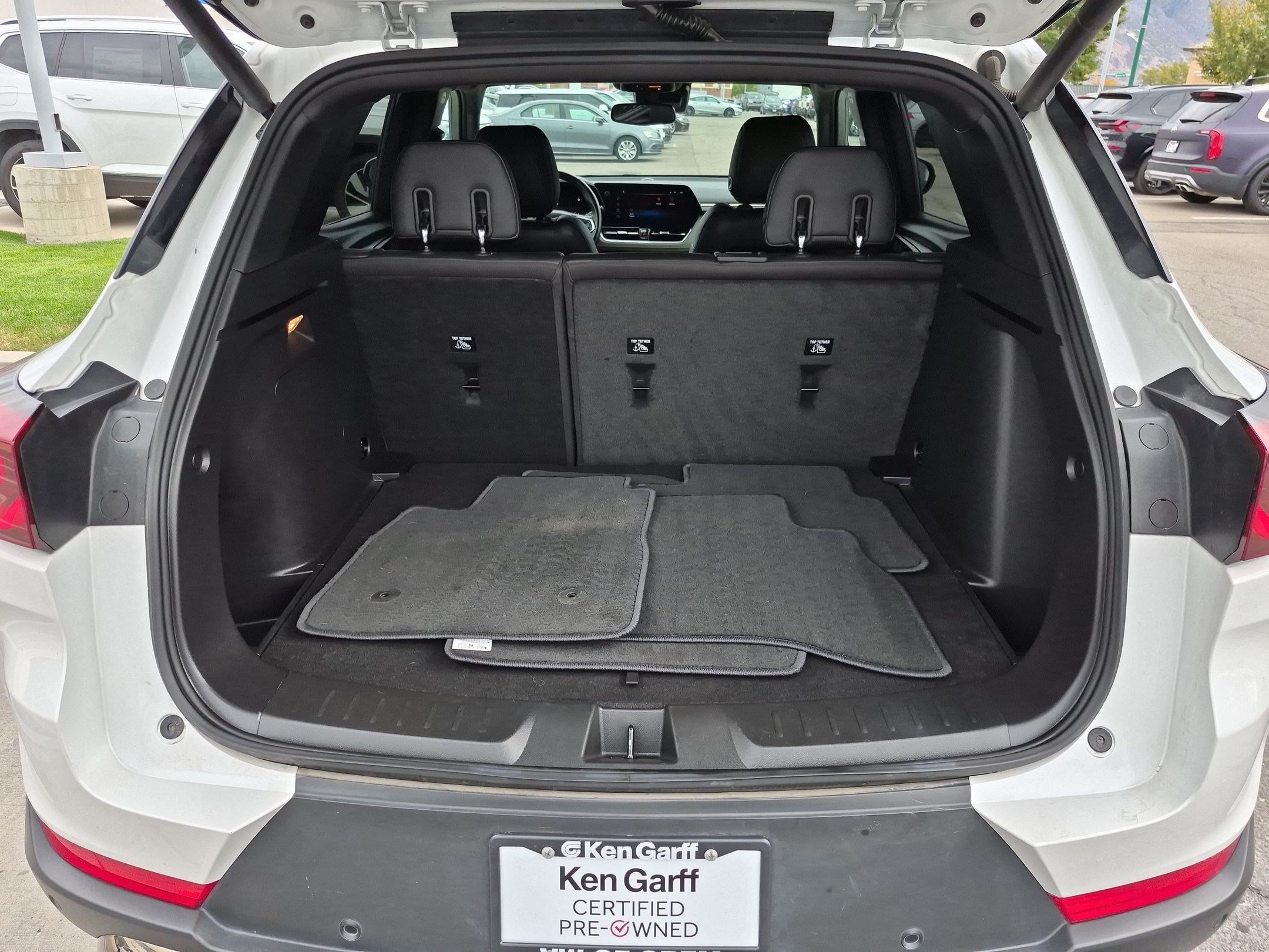 Used 2024 Iridescent Pearl Tricoat Chevrolet ACTIV image 30