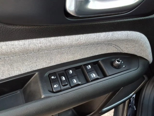 Used 2024 Black Jeep Latitude image 20