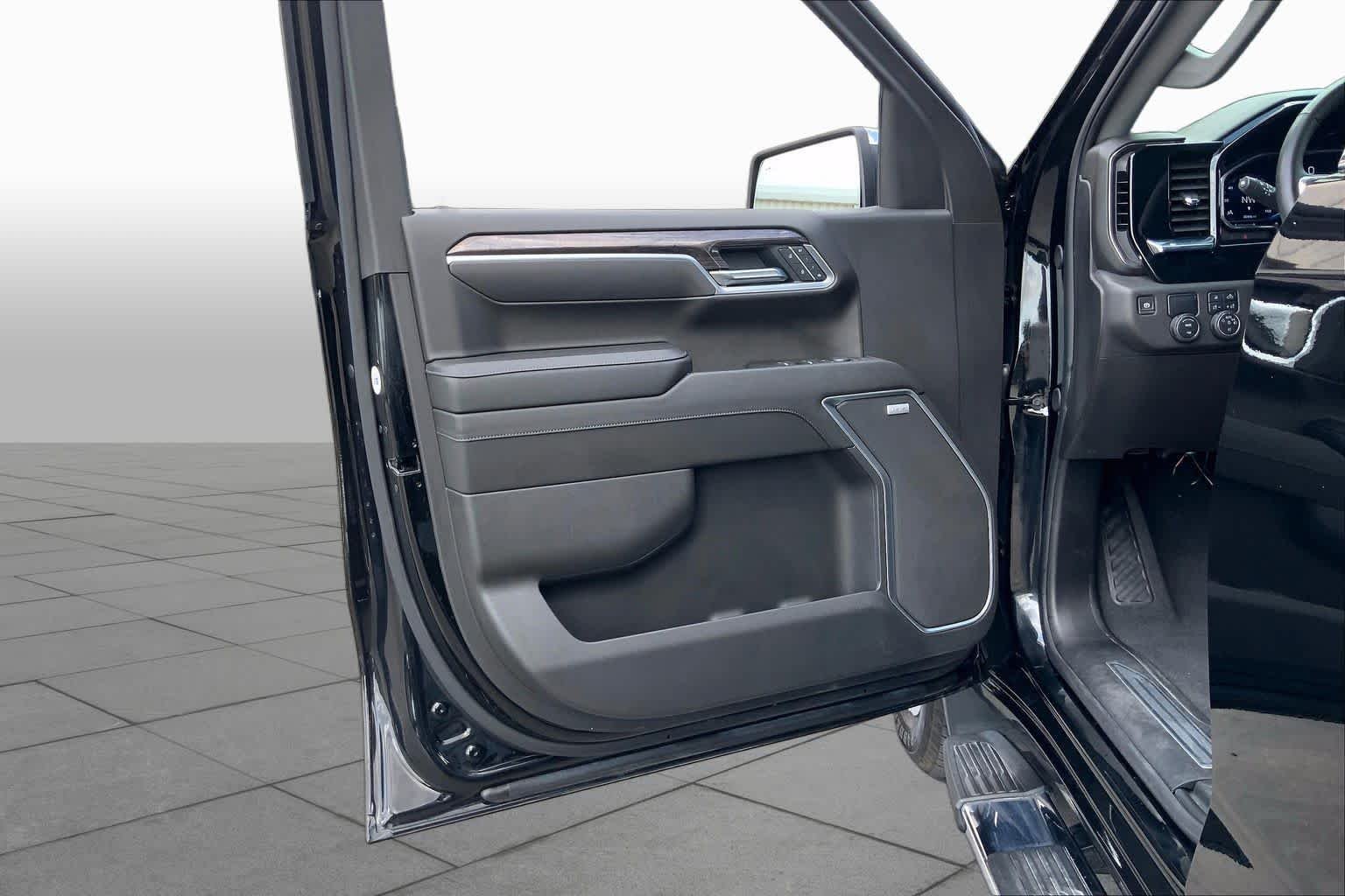 Used 2025 Black Chevrolet LTZ image 21