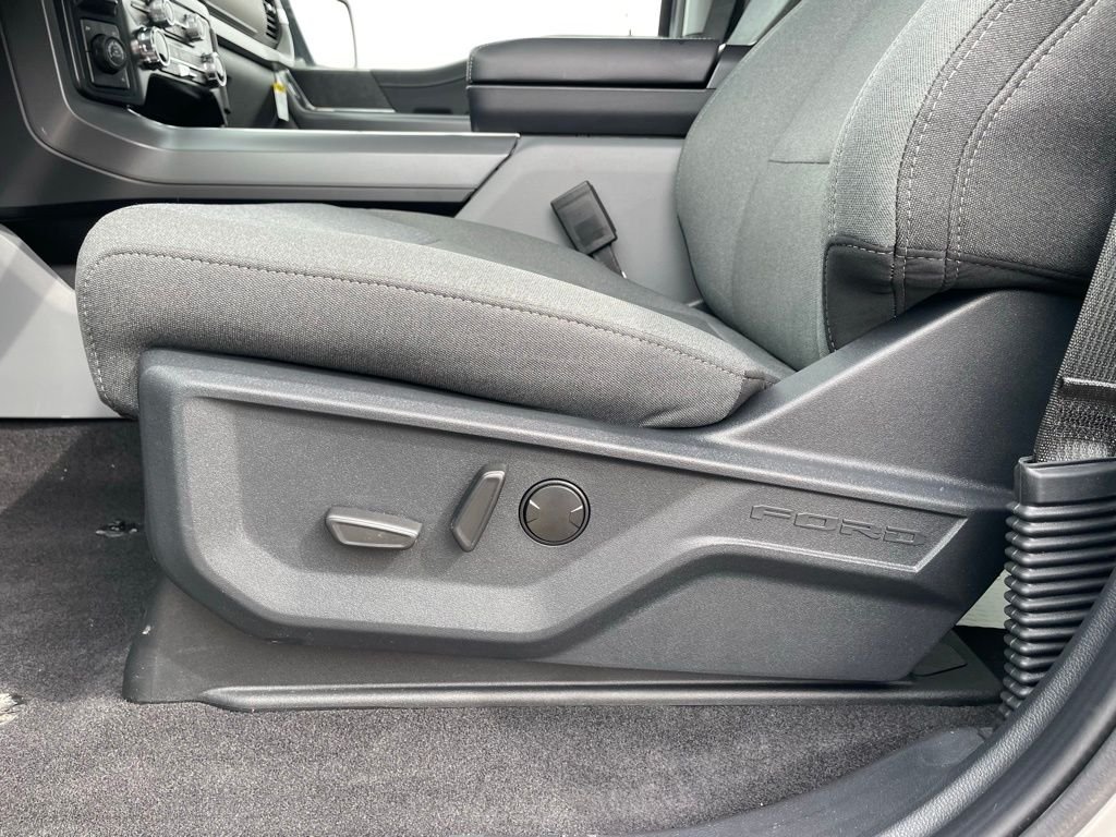 Used 2025 Silver Ford XLT image 29