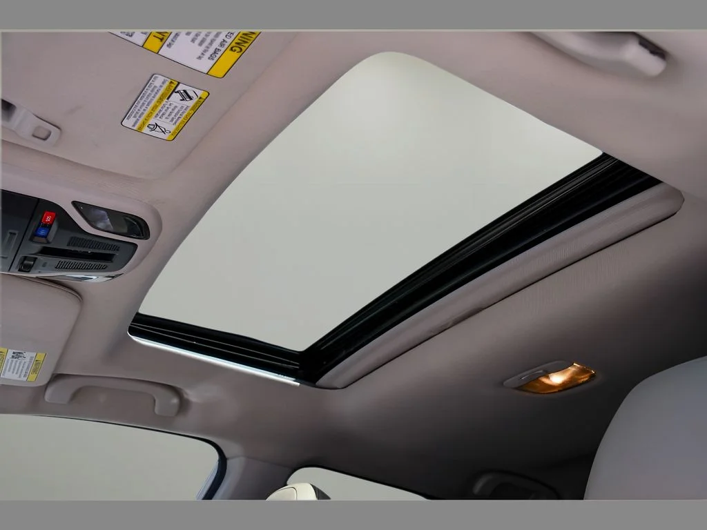 Used 2022 Crystal White Pearl Subaru Limited image 15