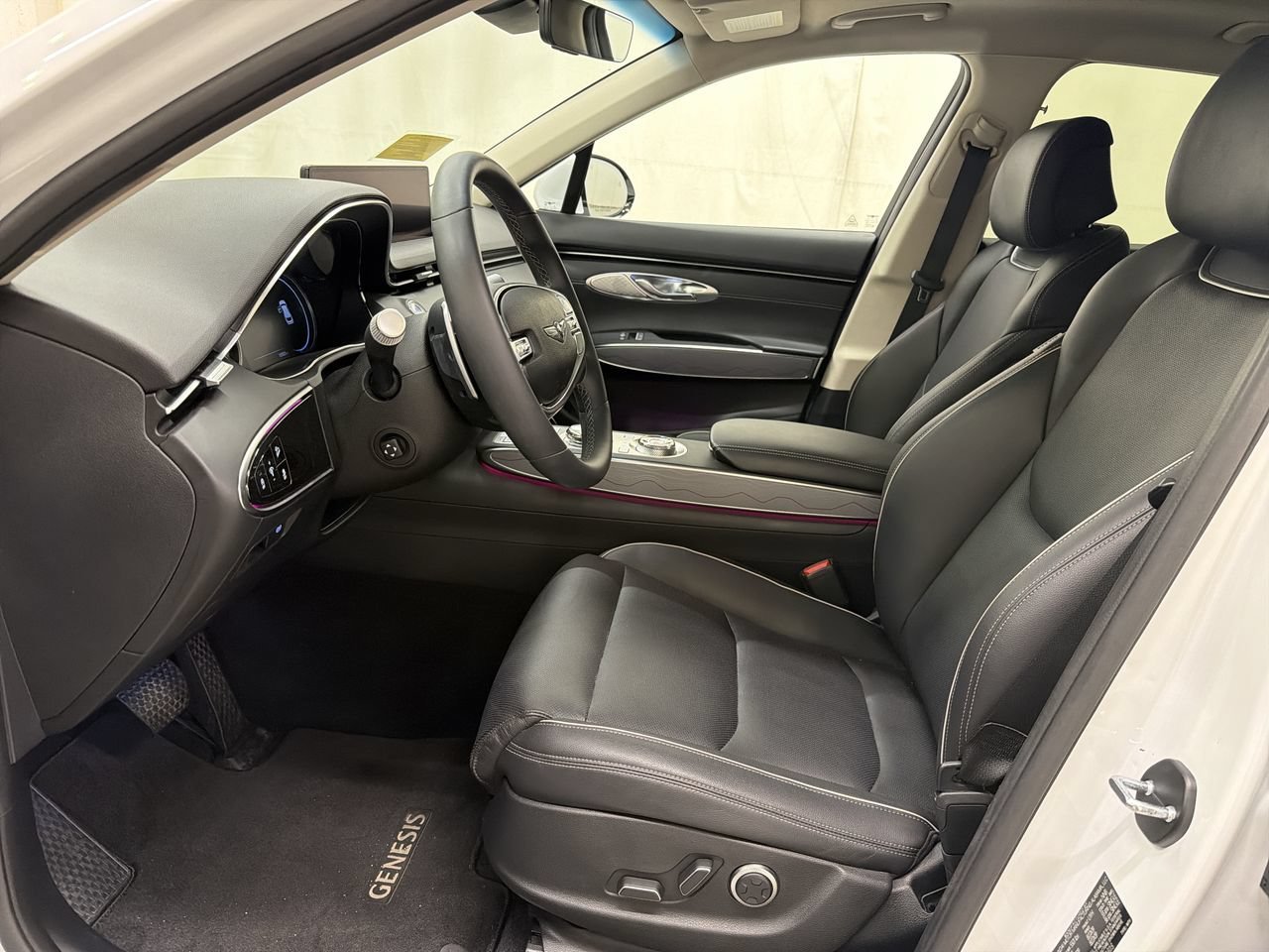 2025 GENESIS GV70 Standard - Photo 14