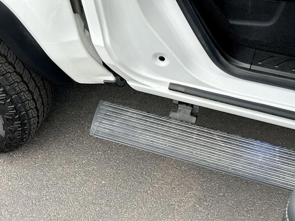 Used 2025 White GMC Elevation image 18