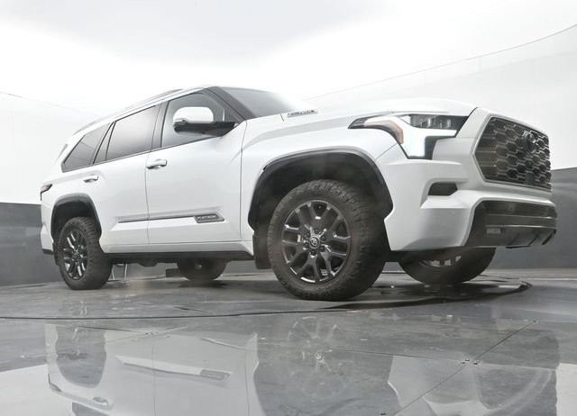 Used 2025 Wind Chill Pearl Toyota Platinum image 9
