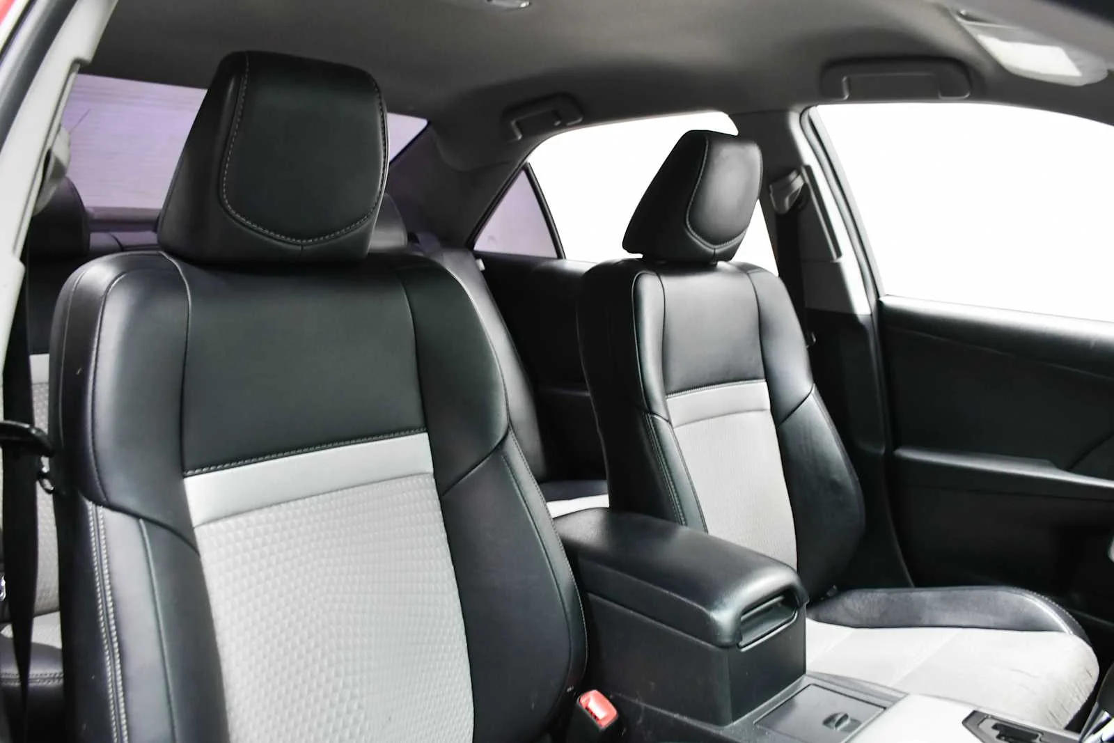Used 2013 Barcelona Red Metallic Toyota SE image 21