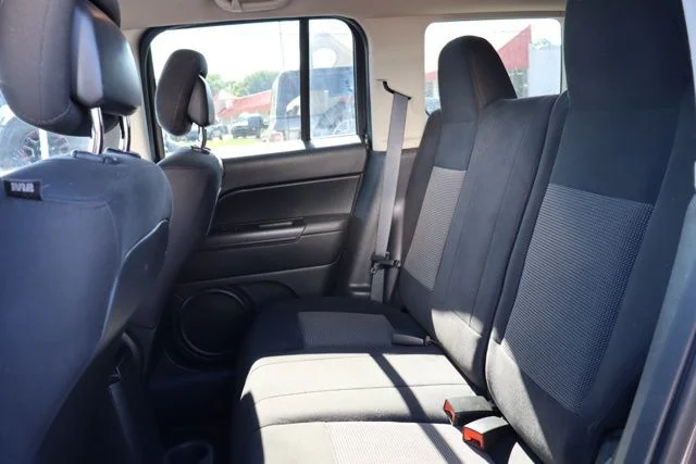 Used 2014 Granite Crystal Clearcoat Metallic Jeep Latitude image 21
