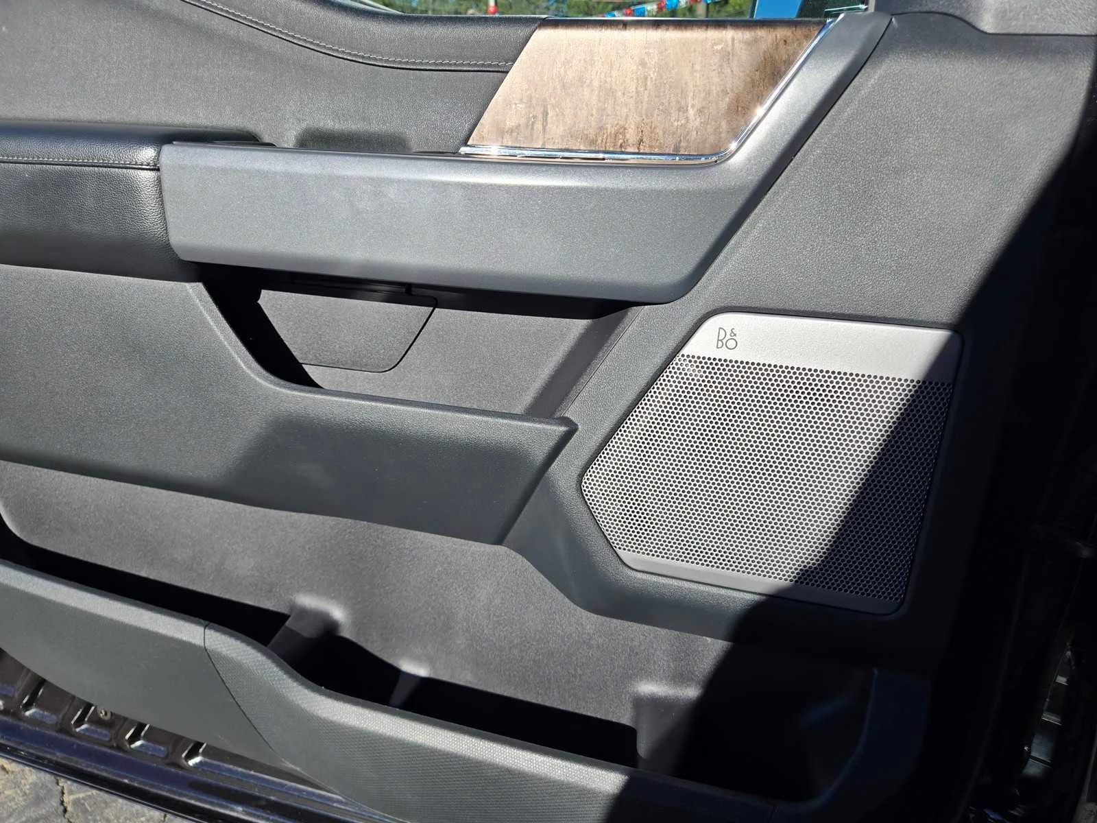 Used 2021  Ford XL image 25