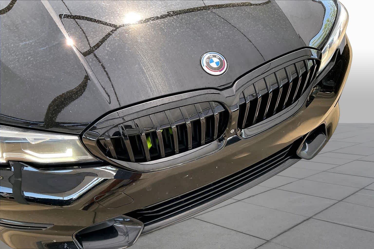 Used 2020 Jet Black BMW 330i image 29