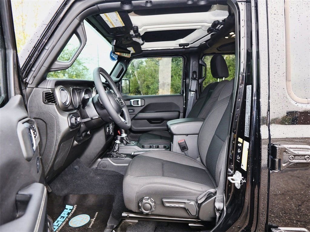 2023 Jeep Wrangler 4-Door Sahara - Photo 14