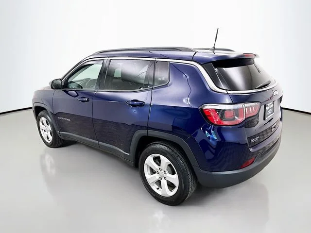 Used 2018 Jazz Blue Pearlcoat Jeep Latitude image 5