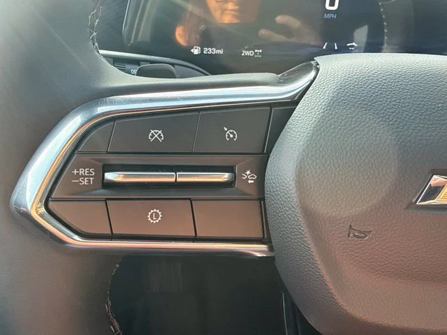 New 2027 Summit White Chevrolet LT image 26