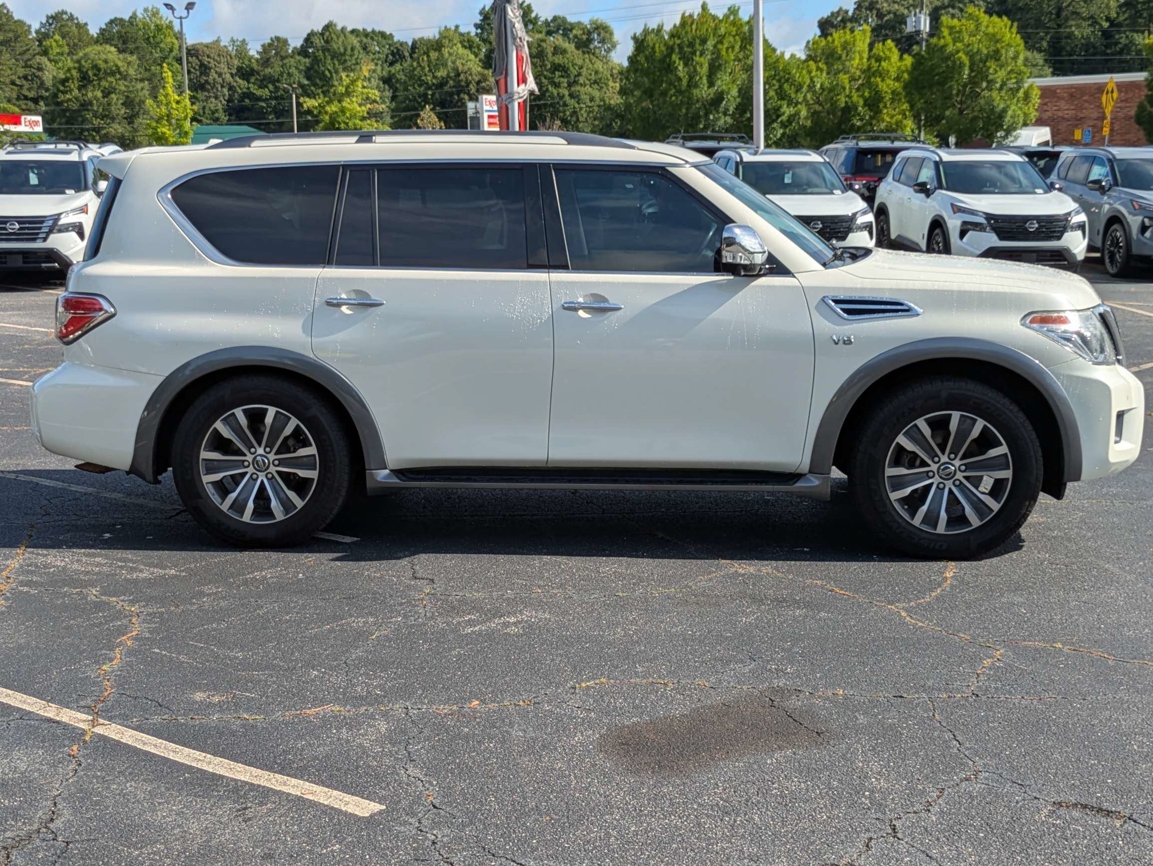 Used 2017 White Nissan SL image 2