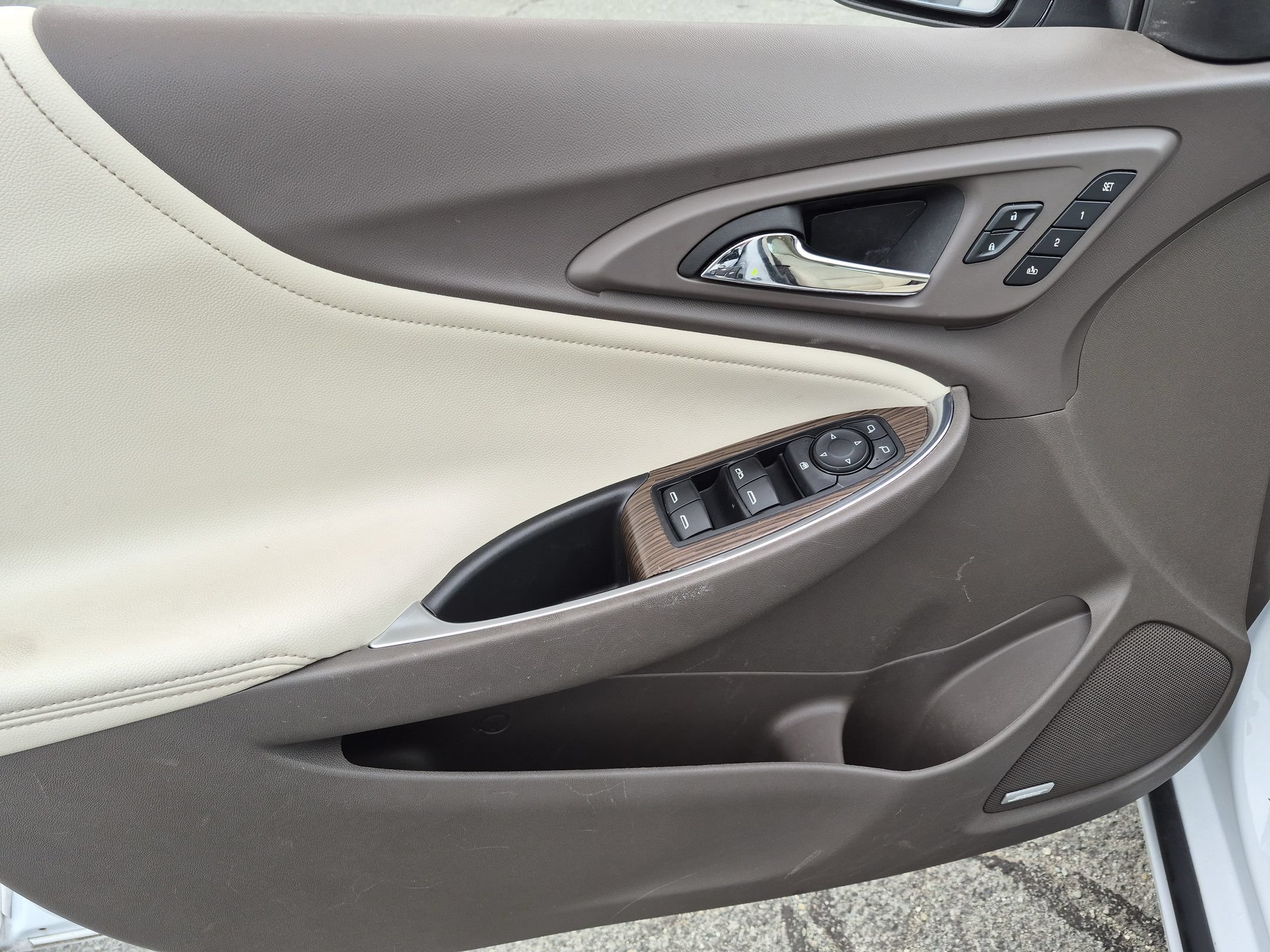 Used 2024 Summit White Chevrolet LT image 12