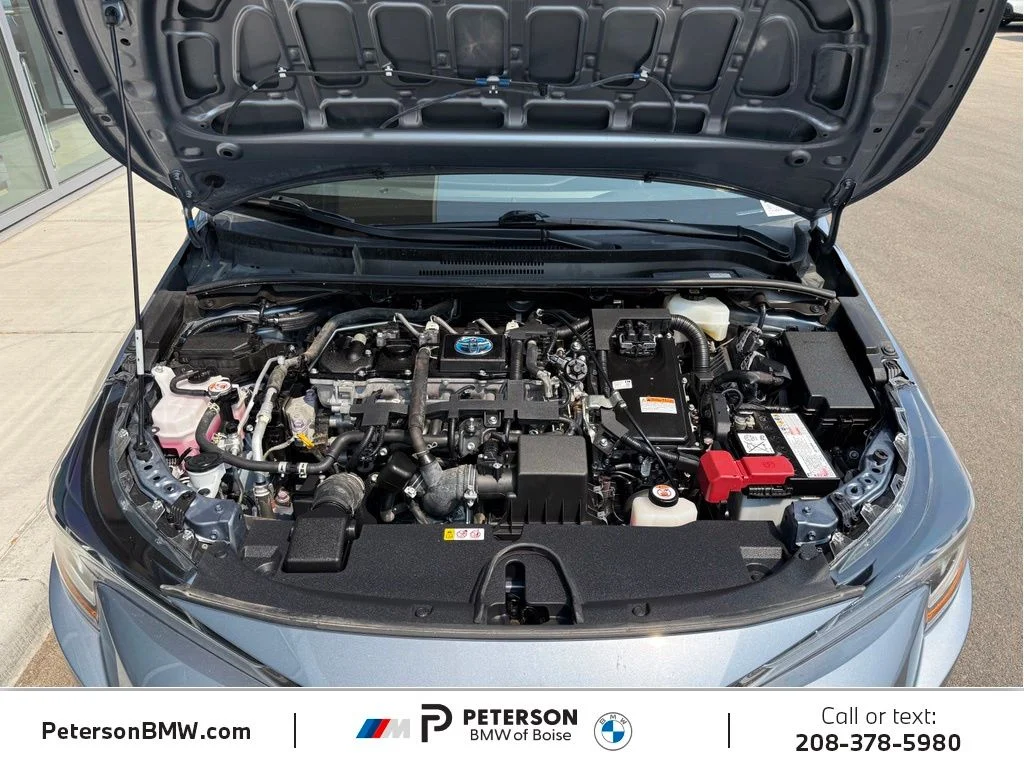 Used 2021  Toyota LE image 33
