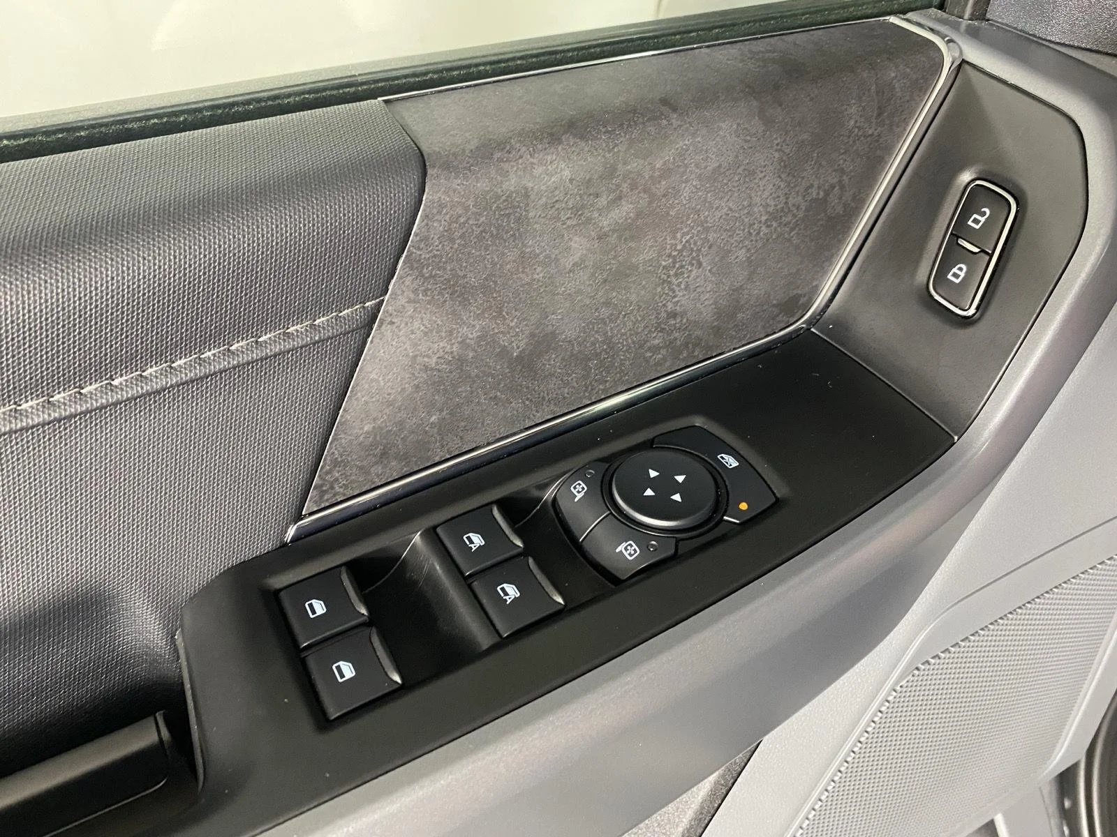 New 2026 Carbonized Gray Metallic Ford XLT image 19