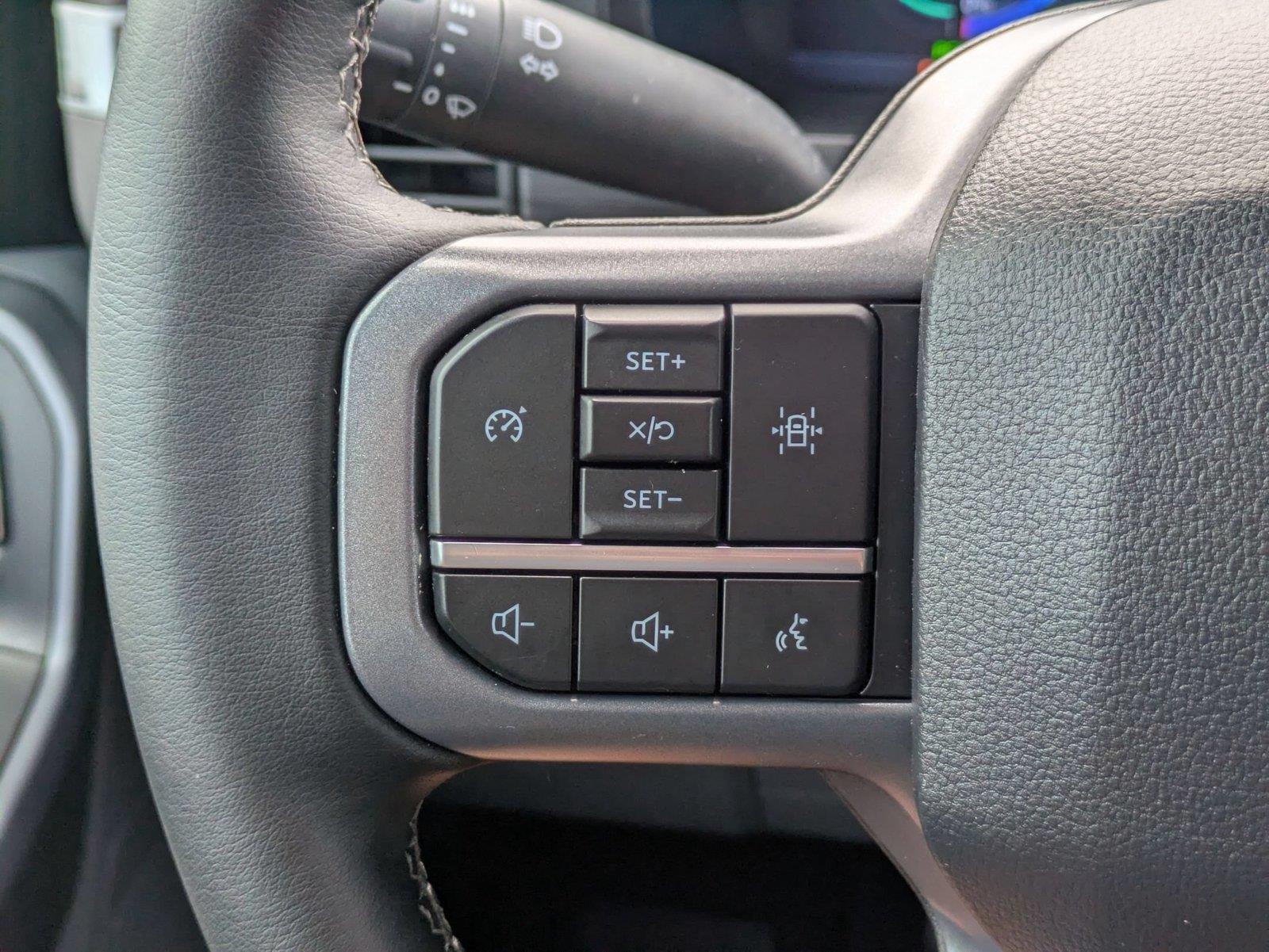 Used 2025 Oxford White Ford XLT image 17