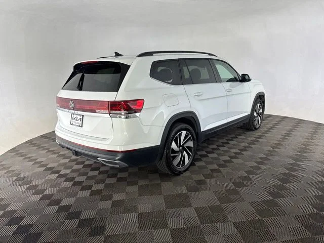 Used 2024  Volkswagen 2.0T SE w/Technology image 7