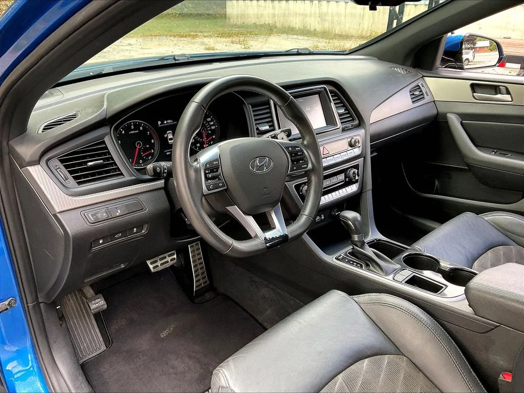 Used 2018 Electric Blue Hyundai Sport image 8