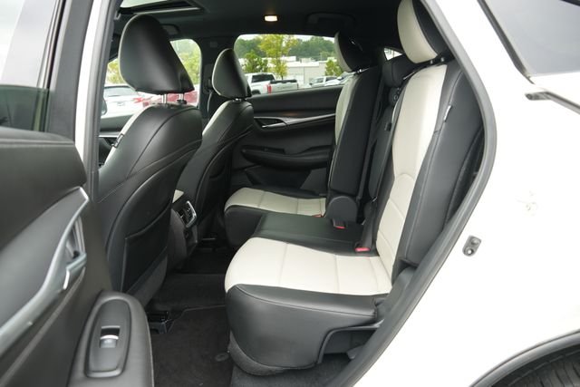 Used 2023 White INFINITI LUXE image 16