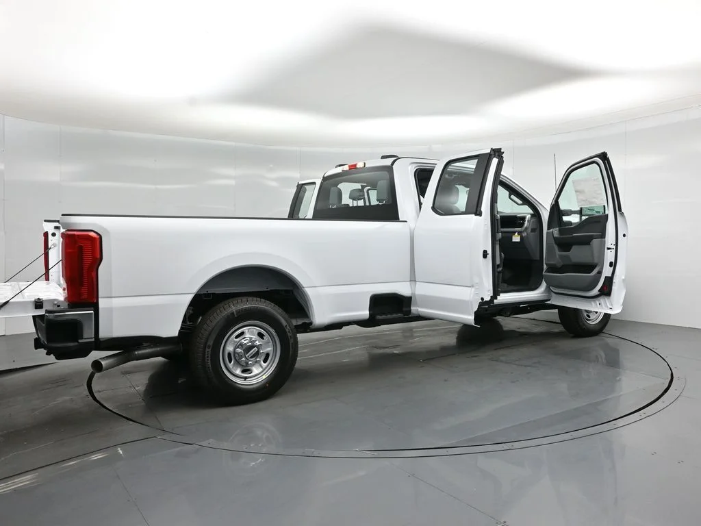 New 2026 Oxford White Ford XL image 4