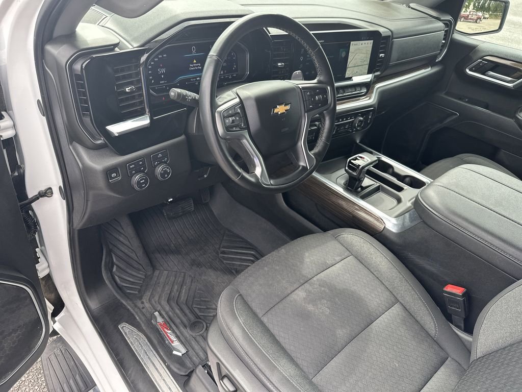 2025 Chevrolet Silverado 1500 LT - Photo 10