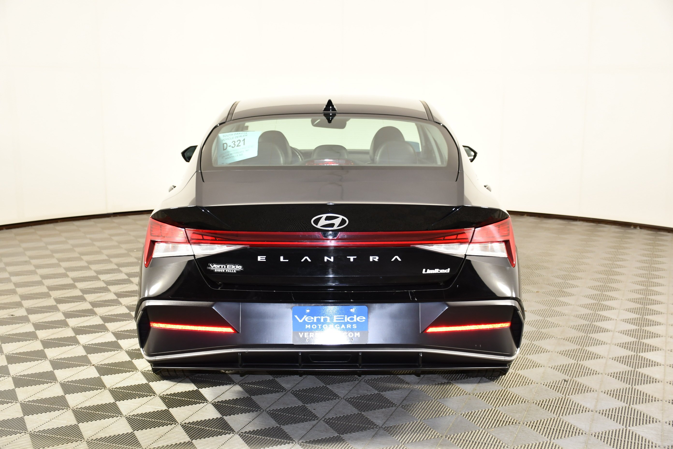 Used 2025 Abyss Black Hyundai Limited image 6