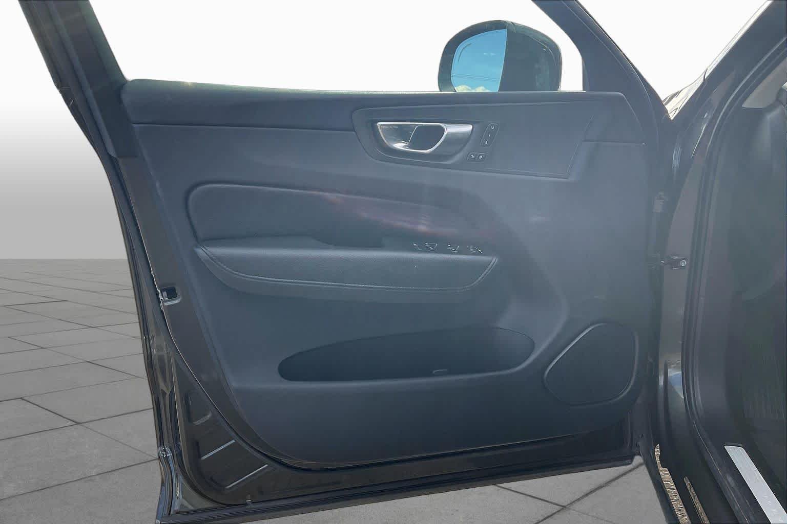 Used 2021  Volvo Momentum image 20