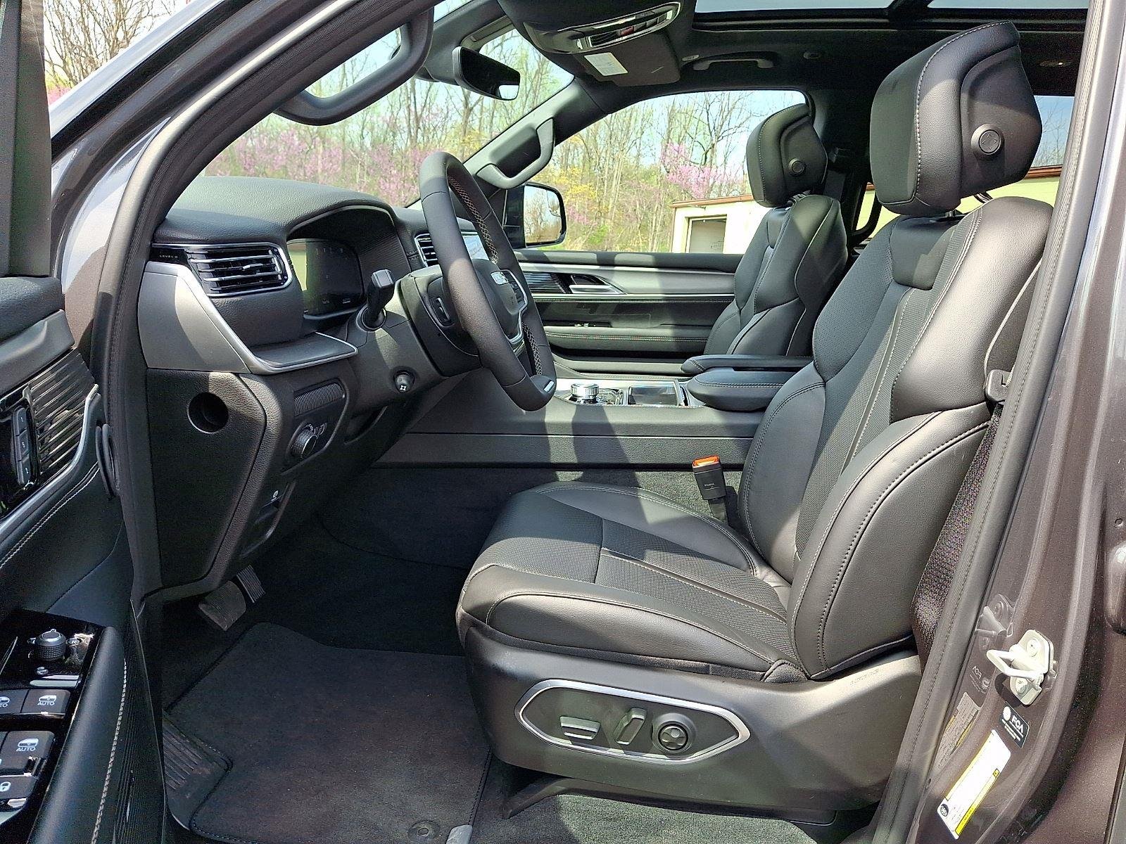 New 2026 Baltic Gray Metallic Clearcoat Jeep Upland image 10
