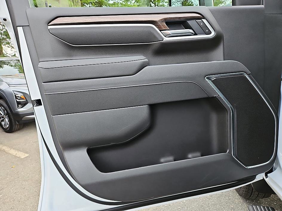 New 2026 Summit White Chevrolet LT DRW image 14
