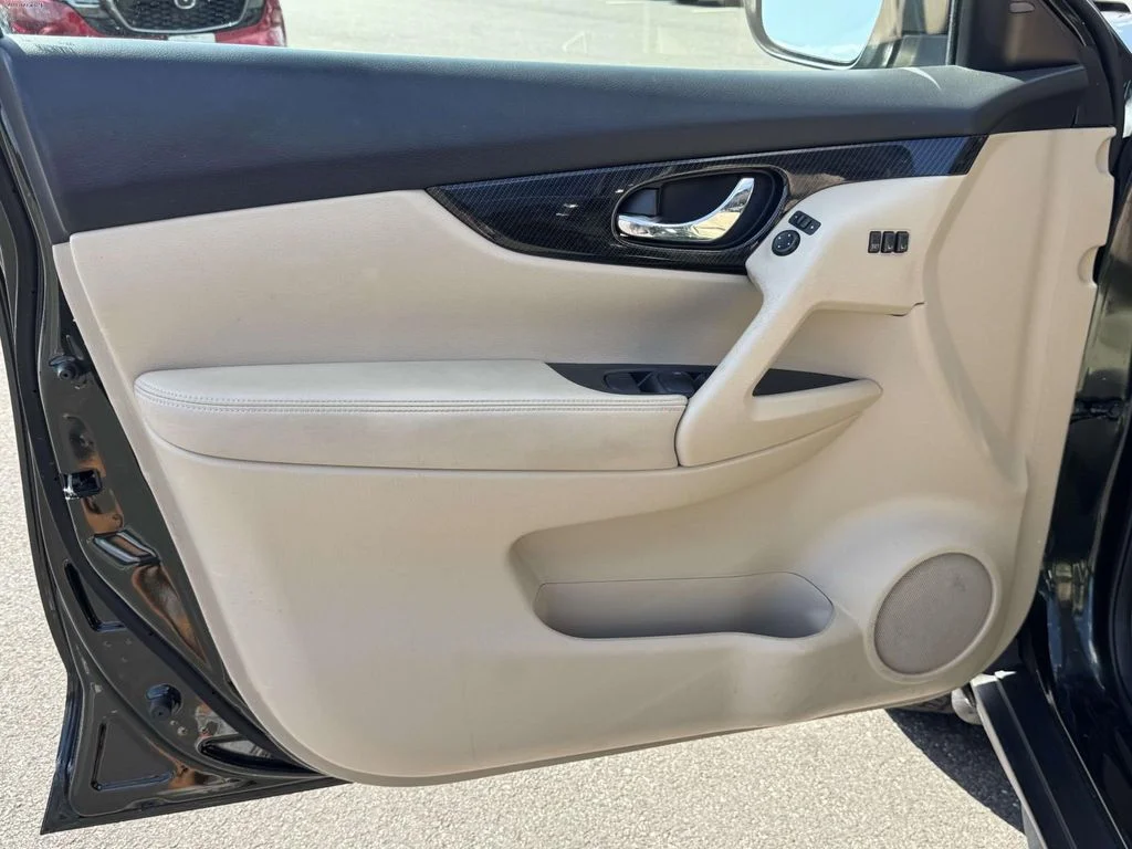 Used 2018 Green Nissan SL image 26