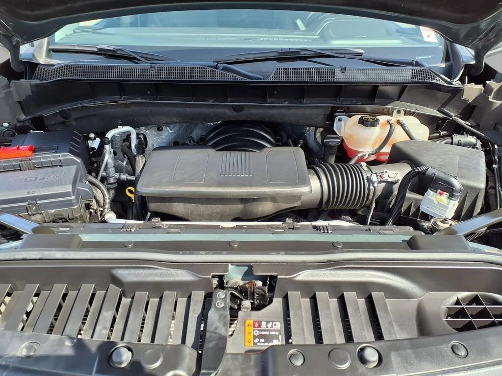 Used 2025 Gray Chevrolet LT image 3