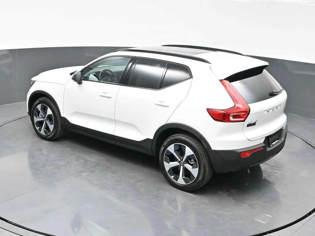 2026 Volvo XC40 Plus - Photo 24