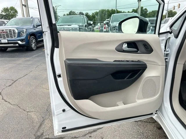 Used 2024 Bright White Clearcoat Chrysler Touring L image 29
