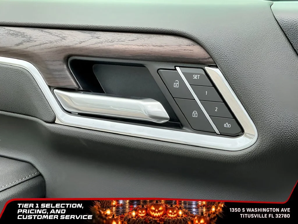 New 2026 Glacier White Tricoat GMC SLT image 30