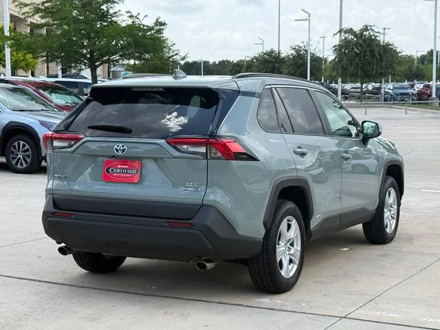 Used 2021  Toyota XLE image 4
