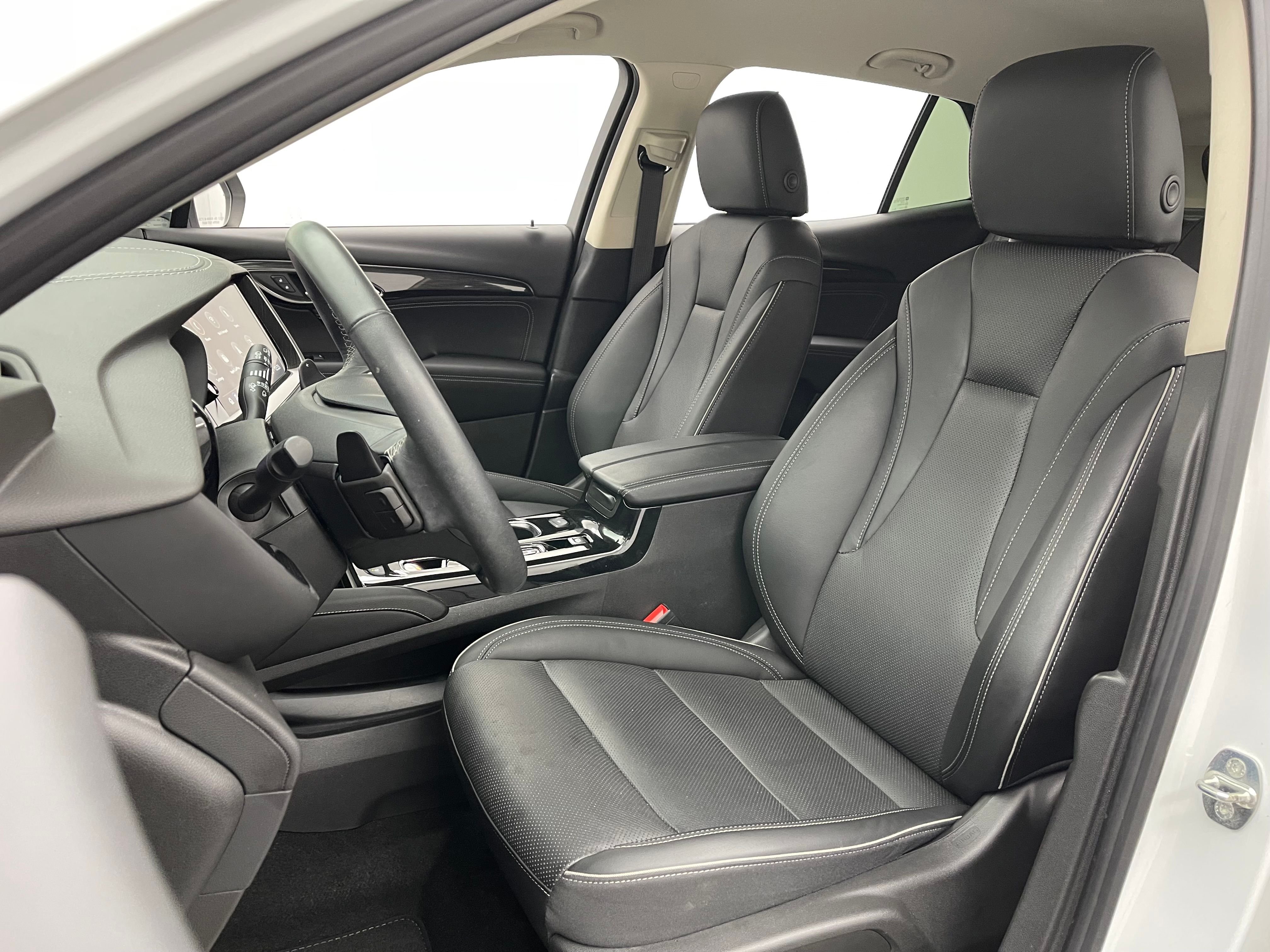 Used 2023 Summit White Buick Essence image 18
