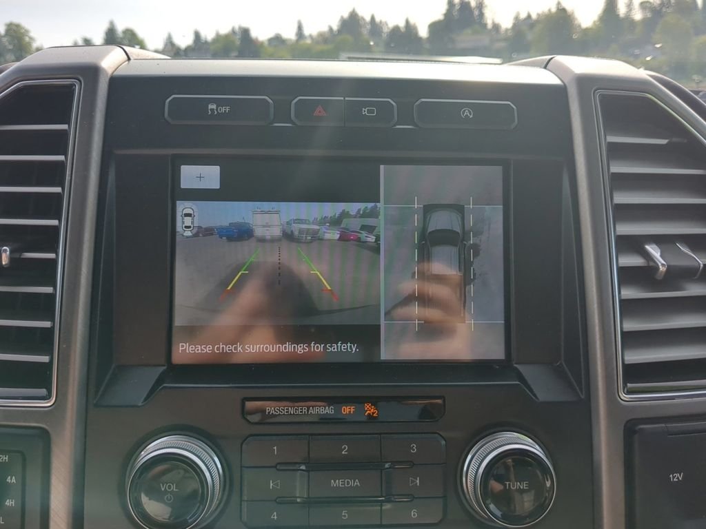 Used 2019  Ford Limited image 28