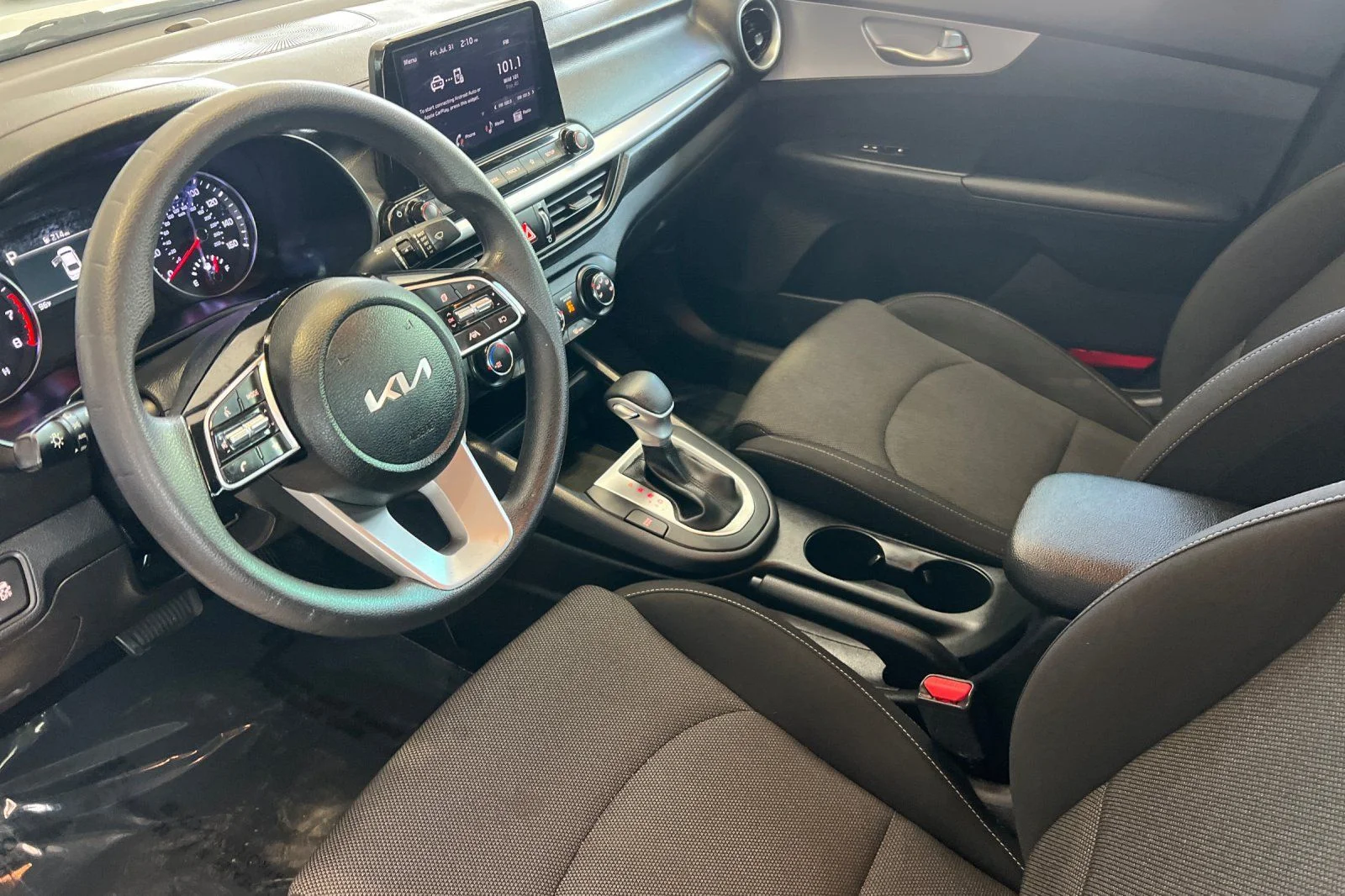 Used 2024 White Kia LX image 7