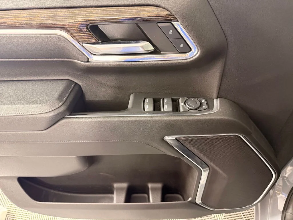 Used 2024 Gray GMC Elevation image 17