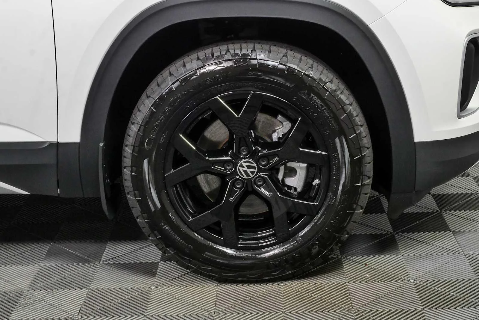 New 2026 Opal White Pearl Volkswagen 2.0T Peak Edition image 39